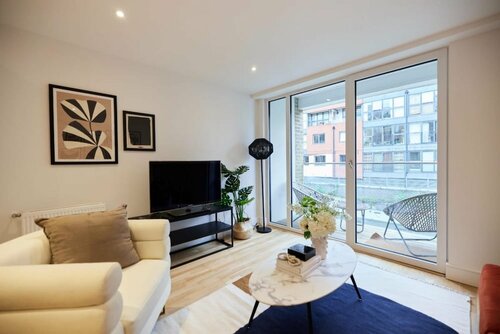 Апартаменты The Limehouse Cut Place - Spacious 2bdr Flat With Balcony в Лондоне
