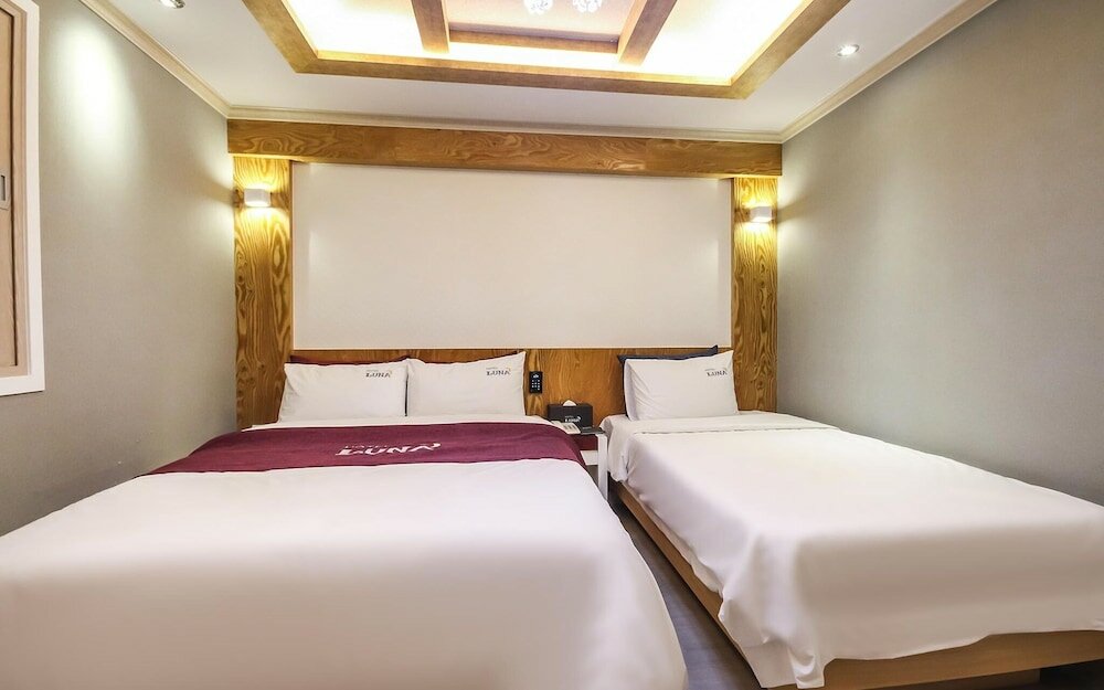 Фото Yeosu Luna Hotel