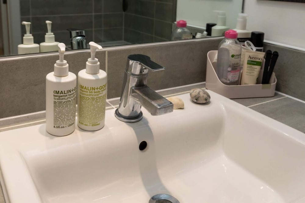 Фото Peaceful & Vibrant 1bd Flat W/balcony- Bow Common!