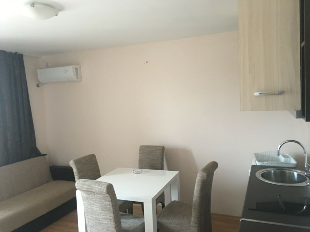 Фото Palace Deluxe Hotel