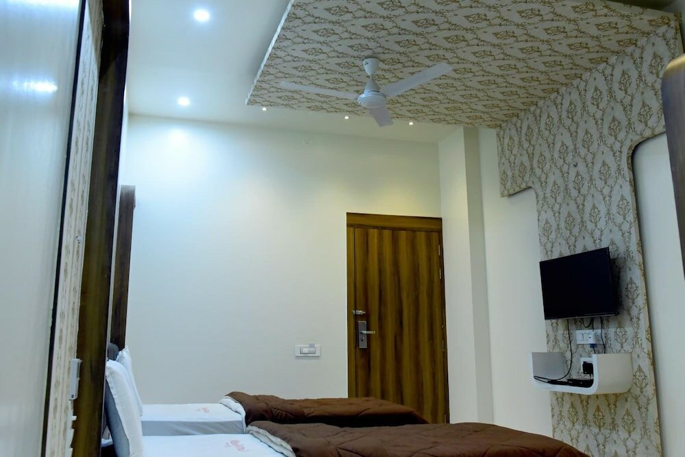 Фото Hotel Pushpak Satara