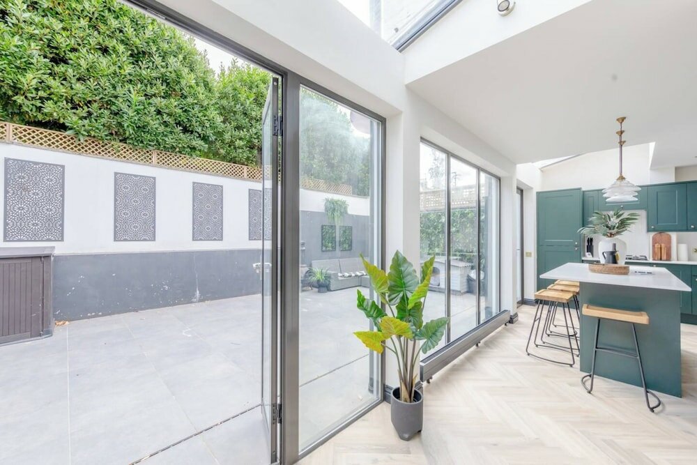 Фото Contemporary Elegance - 2bd Flat, Clapham!