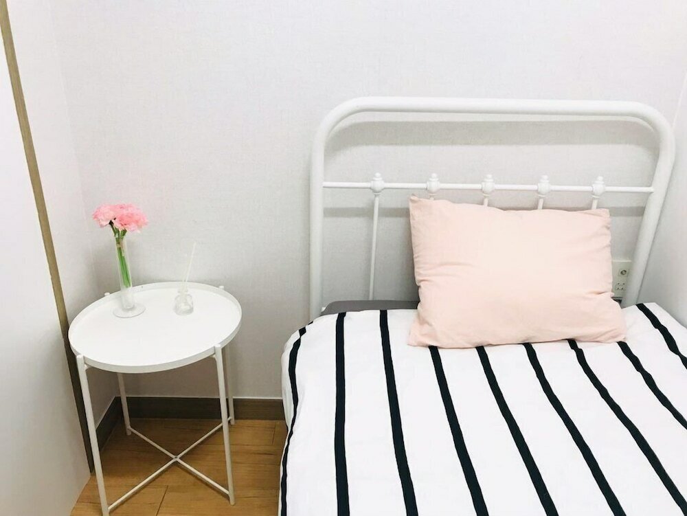 Фото 1 Kay House - Place 4 - Hostel