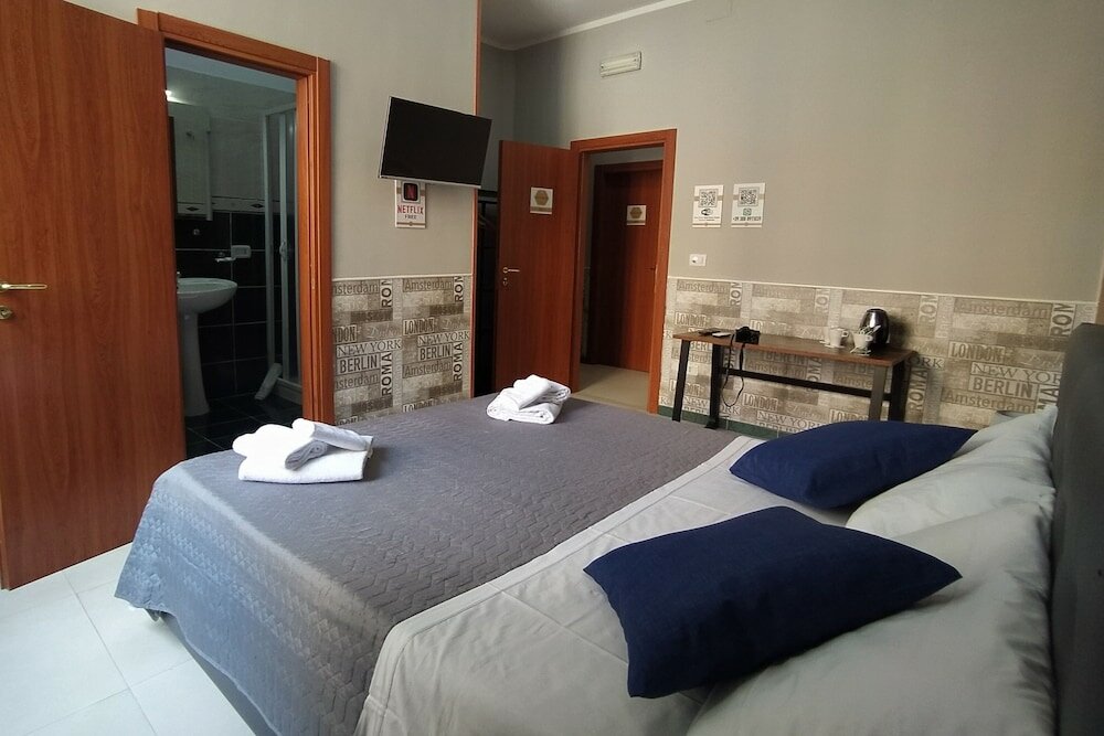 Фото Royal Rooms Station Napoli