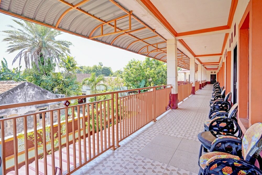 Фото Spot On 92527 Penginapan Kangean Syariah