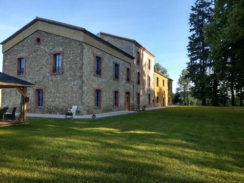 Гостиница Domaine De La Frissonnette в Клермон-Ферране