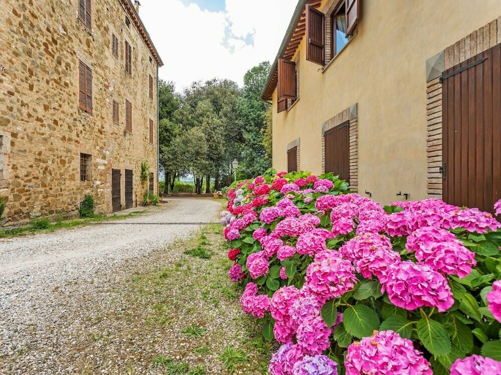 Short-term housing rental A Recently Renovated Countryhouse, Umbria, photo