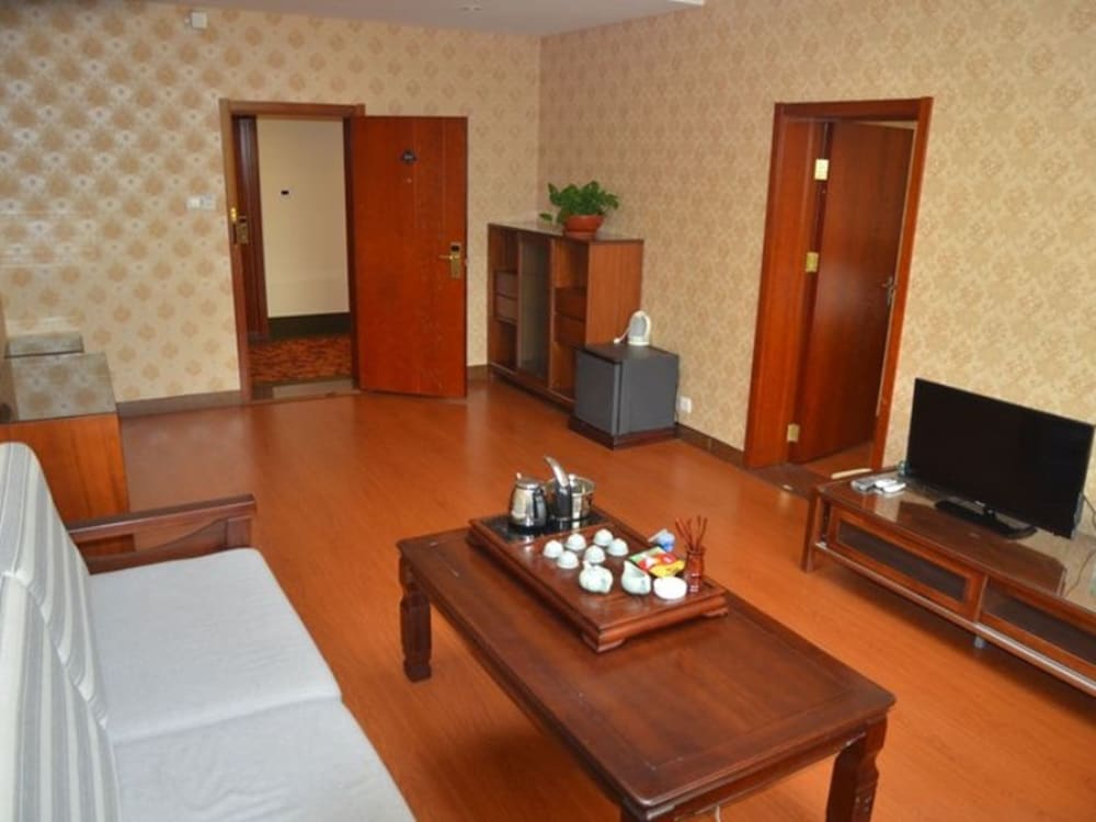 Фото GreenTree Inn WeiFang QingZhou Middle HaiDai Road Electric Power Shell Hotel