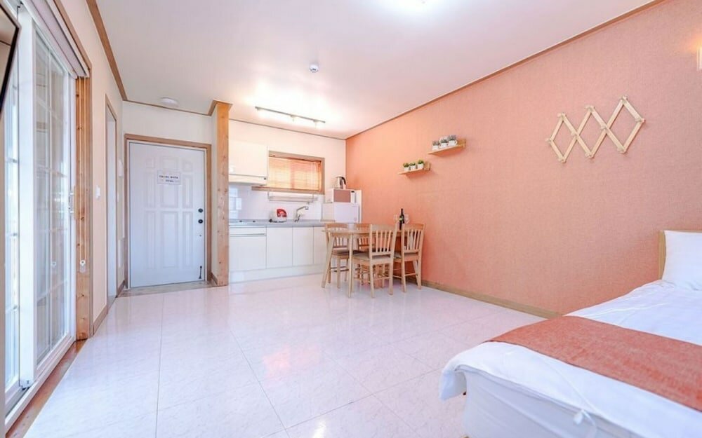 Фото Yeosu Maison Blanche Pension