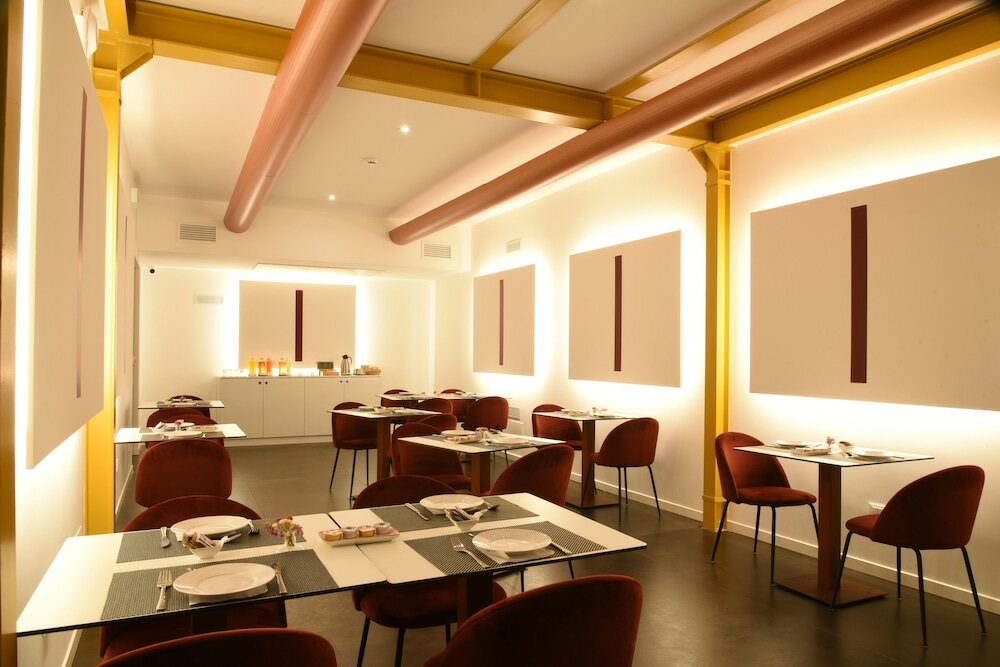 Фото Outside Hotel