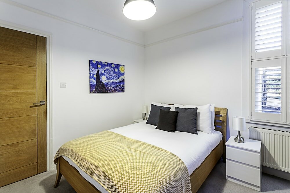 Фото Cozy 2 Bed Apartment in Chiswick