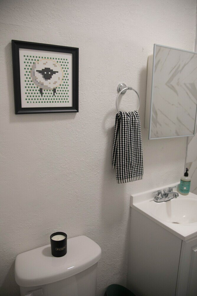 Фото Charming Studio in Beverly Boulevard! Sleeps 2!