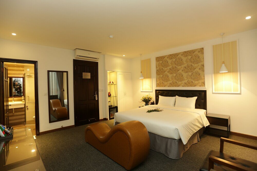 Фото Adeline Hotel