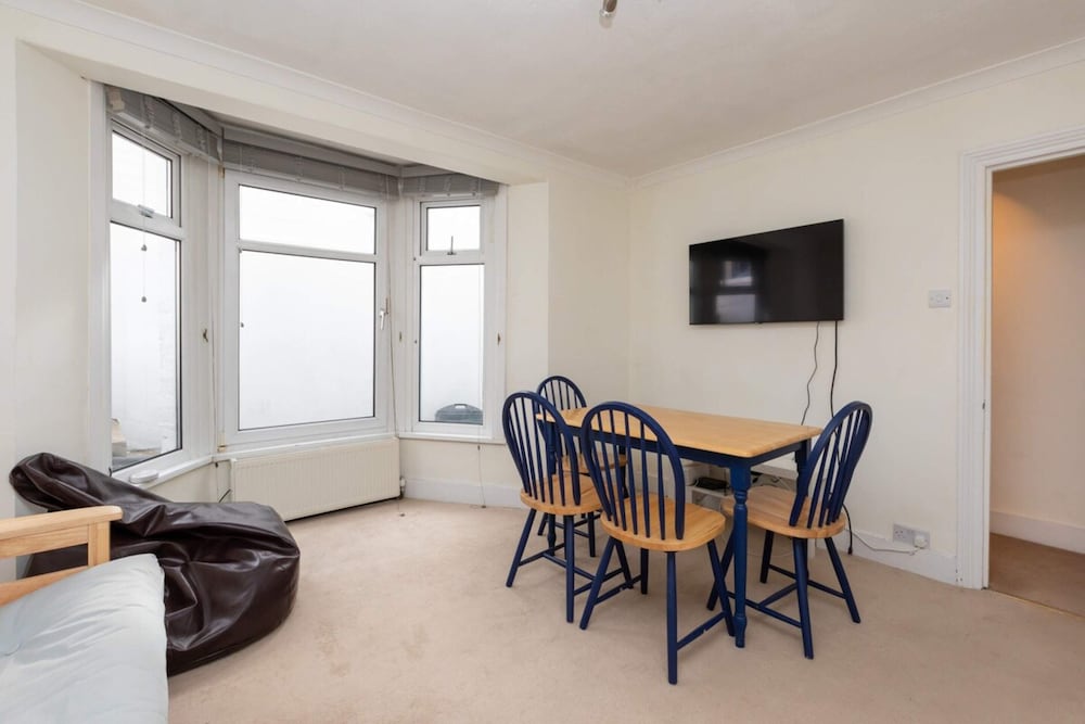 Фото Spacious 1bd Flat w Garden - Hammersmith!
