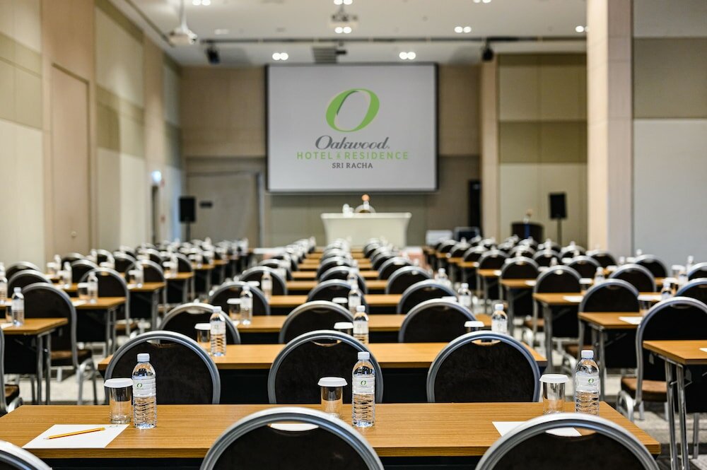 Фото Oakwood Hotel and Residence Sri Racha