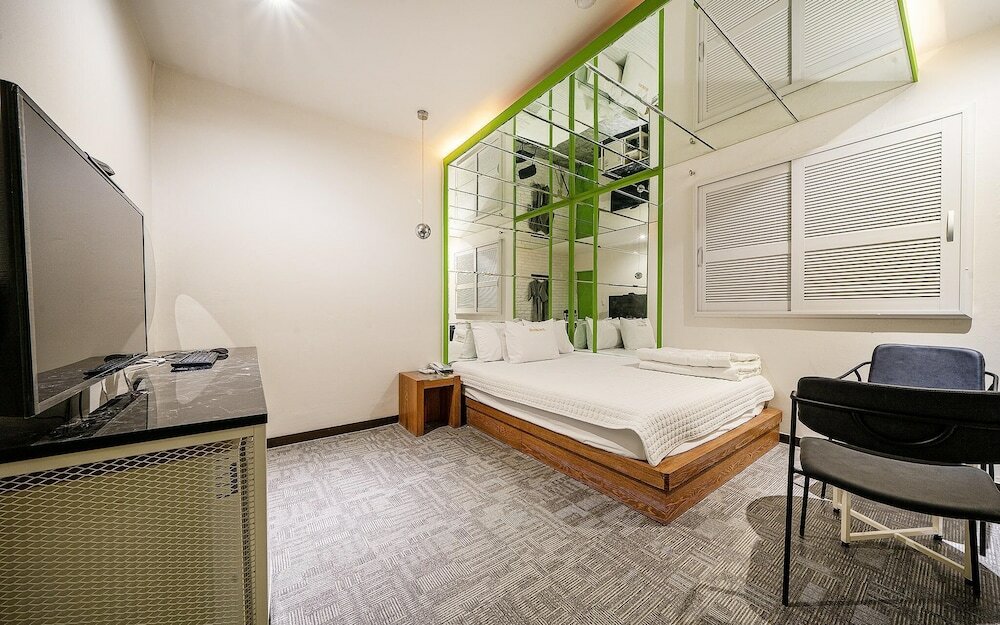 Фото Busan Daeyeondong Hotel With