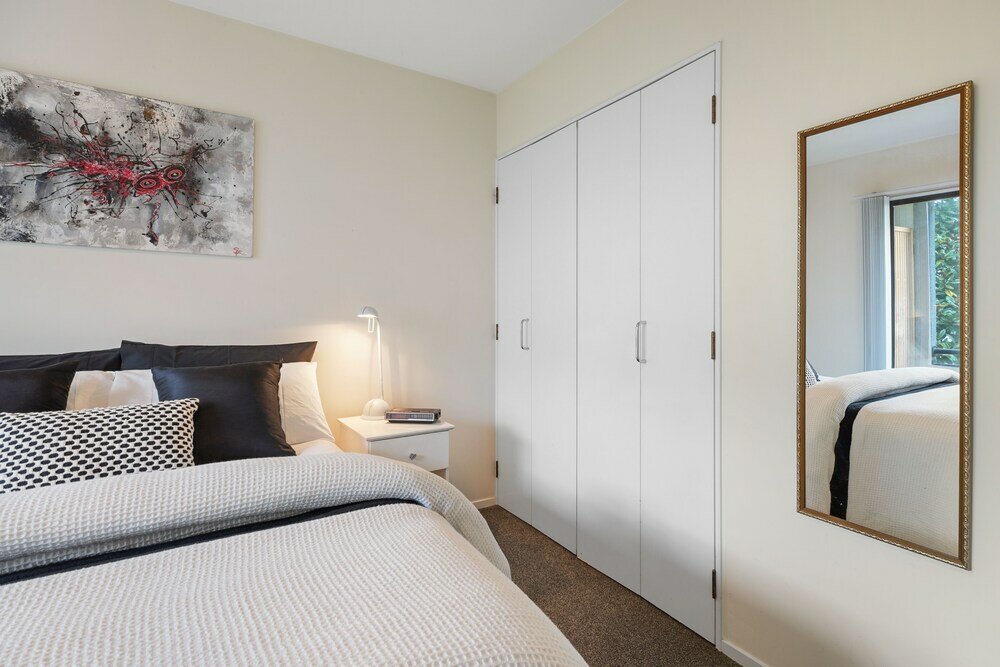 Фото Stylish Central 2br Apt nr Hospital