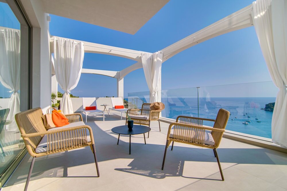 Фото Livinghome Suites