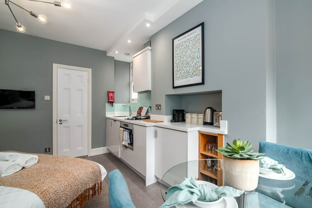 Фото 5 Doughty Street