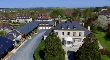 Гостиница Les Pr& xE9; montr& xE9; s в Аржентане
