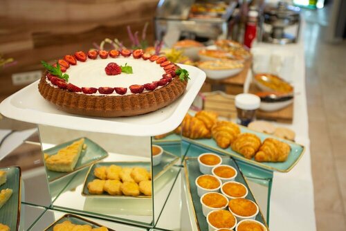 Гостиница B Hotel Bishkek в Бишкеке