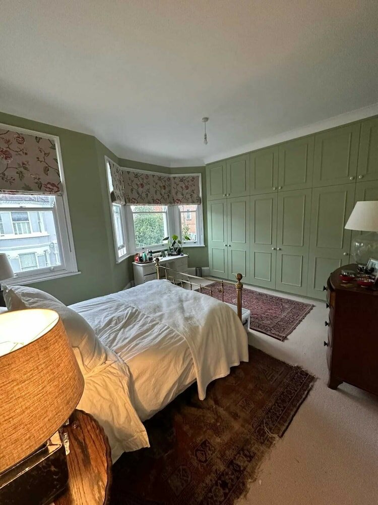 Фото Tranquil & Family-friendly 3bd Home, Clapham!