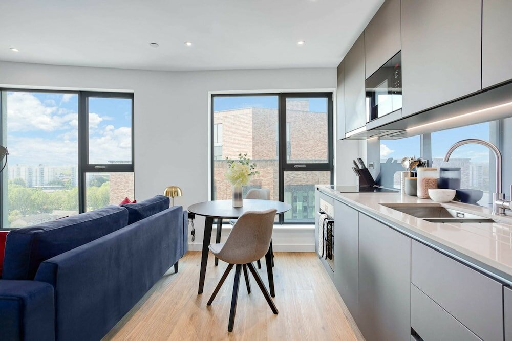 Фото Sleek and Stylish Studio Apartment