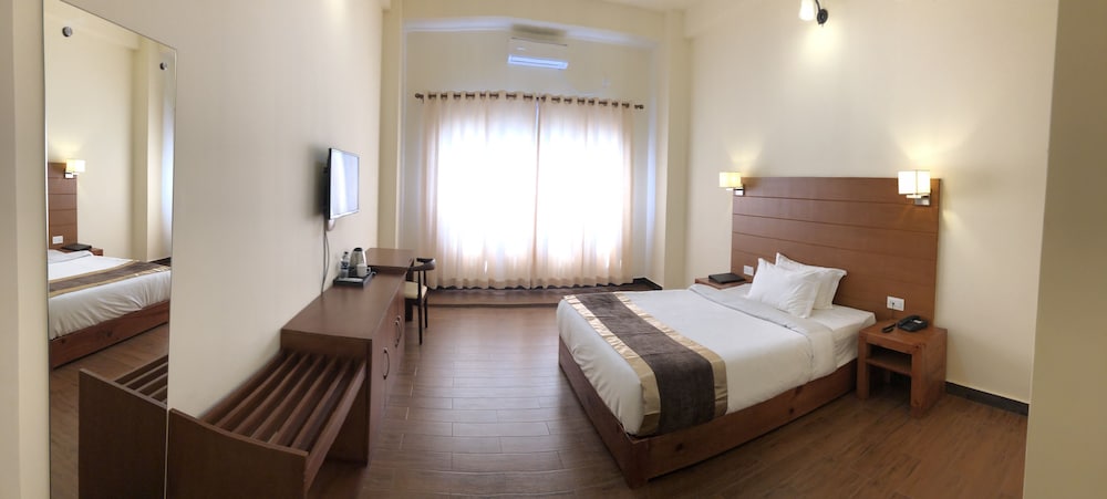 Фото Legphel Hotel