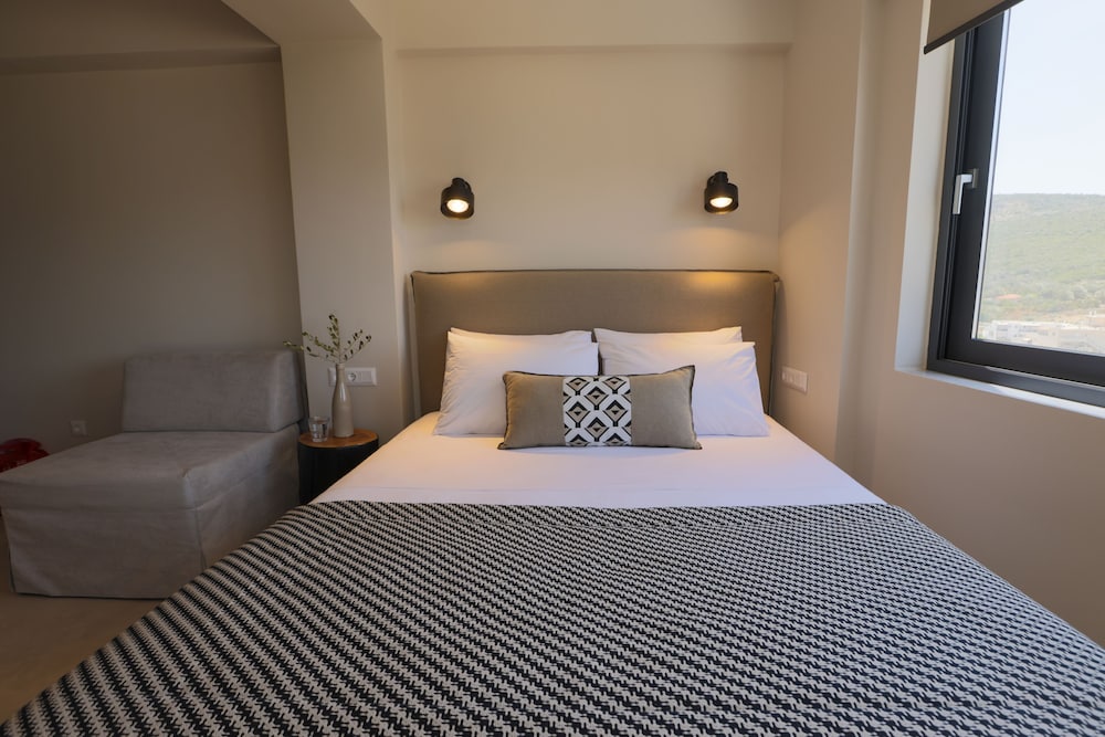 Фото Elivia Boutique Suites