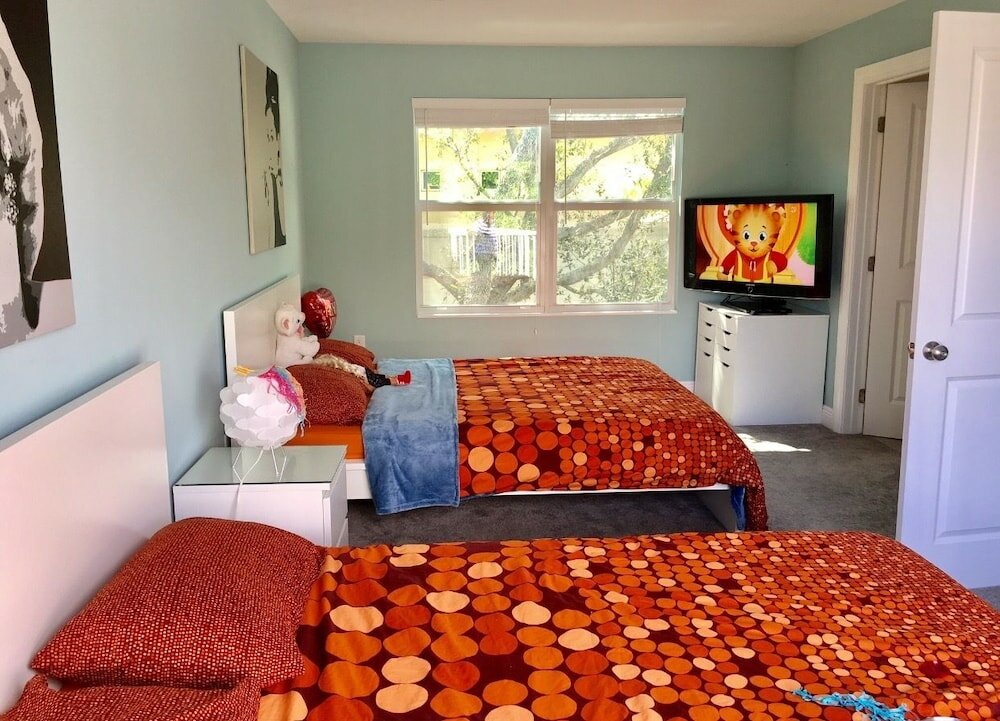 Фото 4 Bedroom Home by Ideal Experience Vr