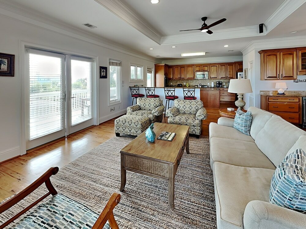 Фото 5 Oclock Somewhere