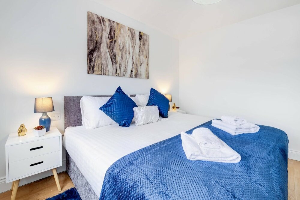 Фото 3 Bedroom House with Parking in Windsor