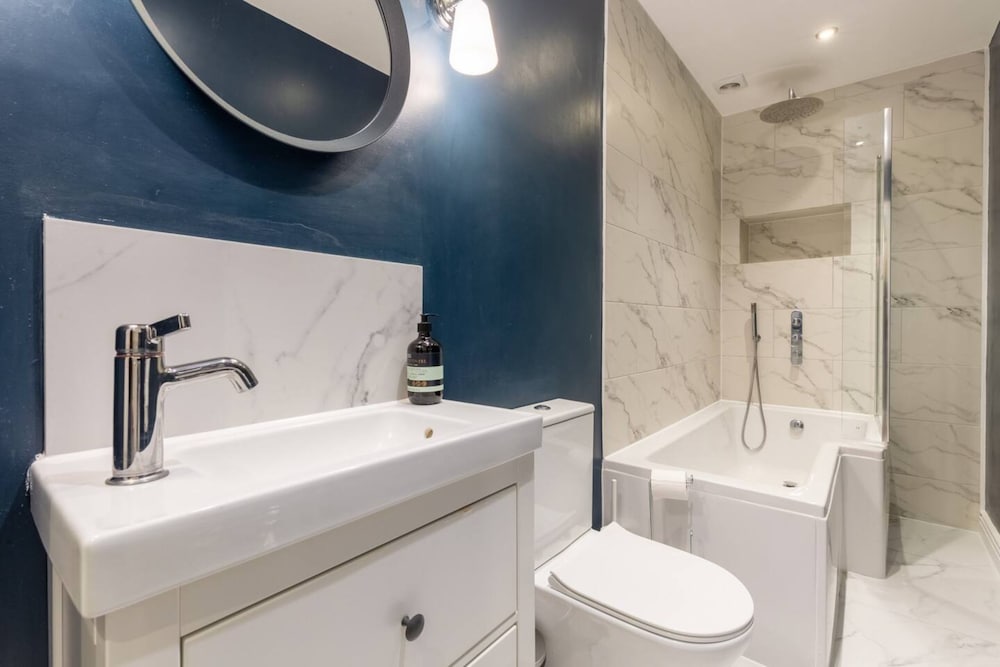 Фото Stylish 1 Bedroom Flat in Fulham With Patio