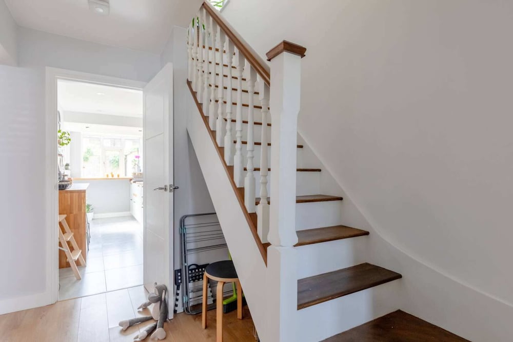 Фото Modern & Spacious 3bd House - Canning Town