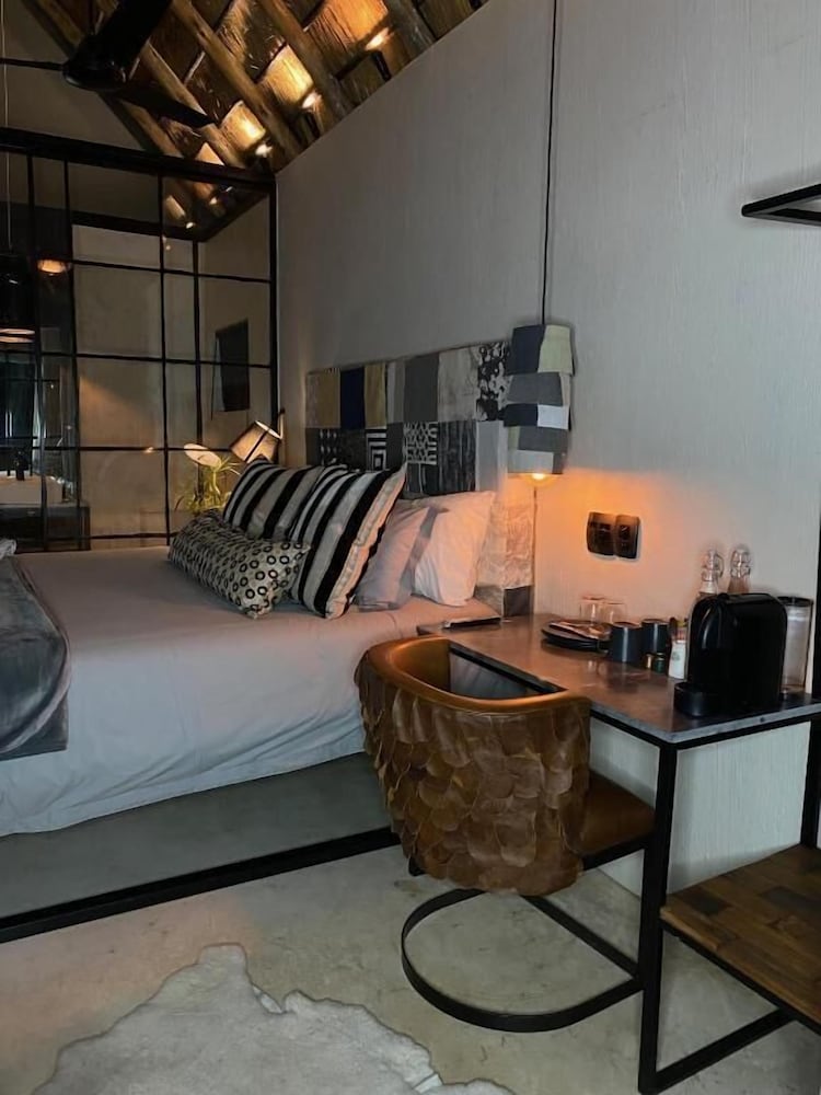 Фото Four20 Bespoke Hotel