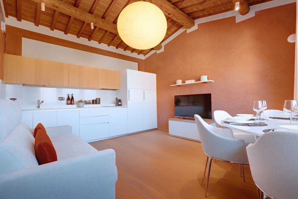 Фото 1881 Luxury Suites