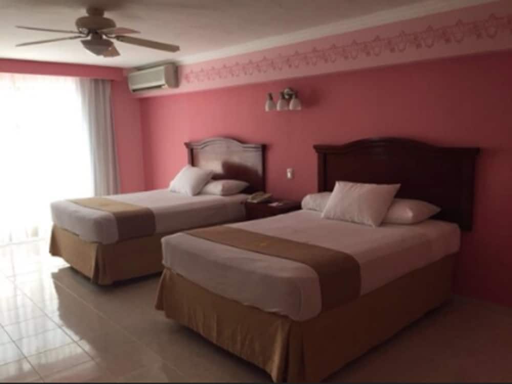 Фото Hotel Plaza Colonial