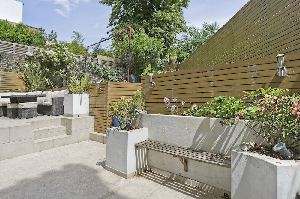 Фото Beautiful Battersea Home by Clapham Junction by UnderTheDoormat