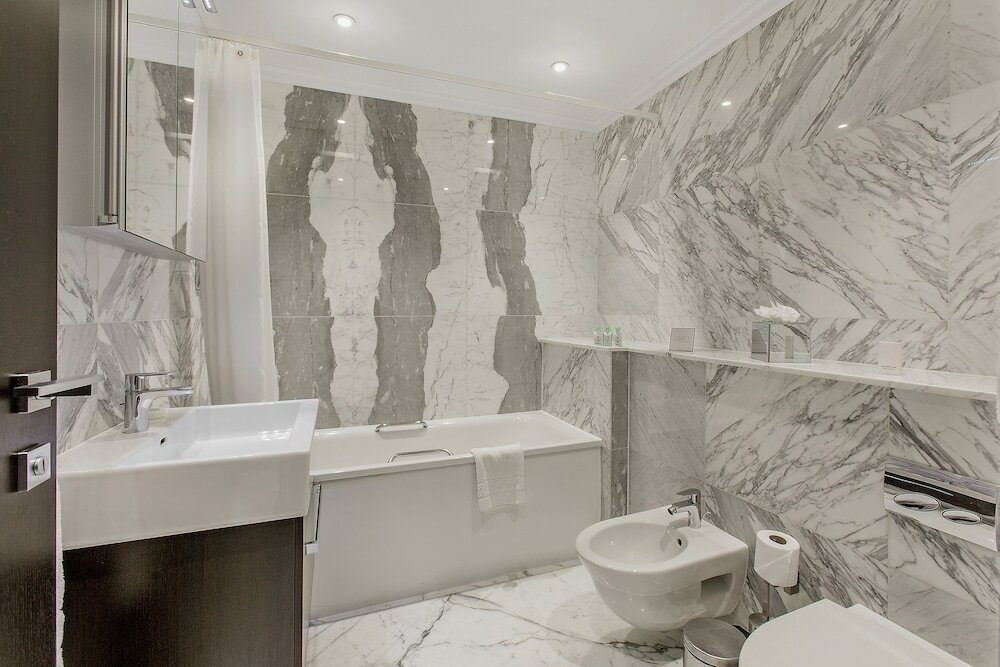 Фото 130 Queen's Gate Apartments