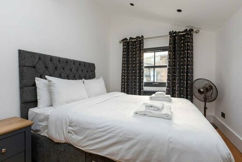Contemporary 2 Bedroom Apartment on Columbia Road