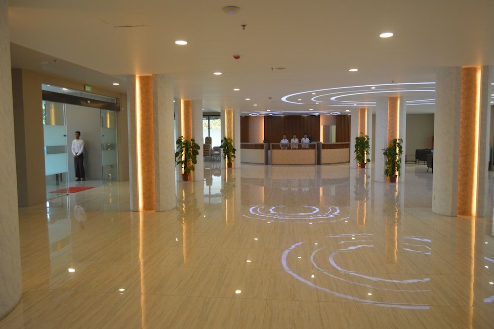 Фото Airport Avenue Hotel