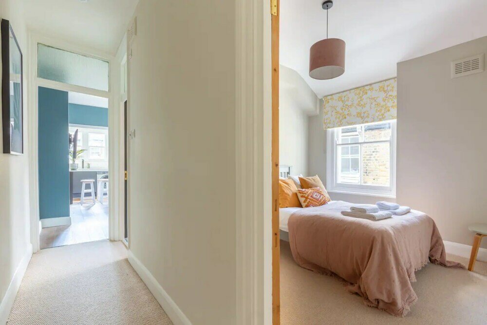 Фото Luxuriously Designed 3 Bedroom Apartment in Clapham