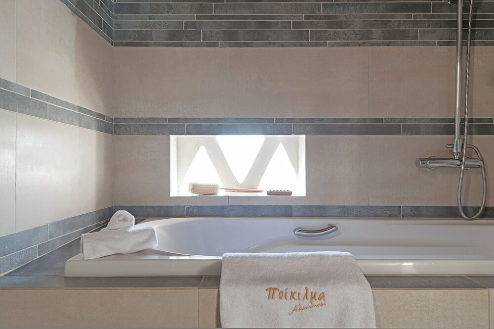 Фото Poikilma Alonissos Villas