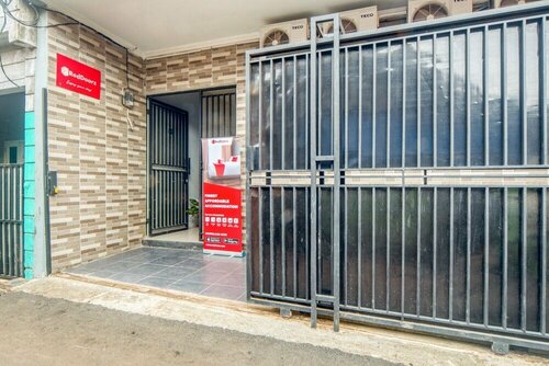 Гостиница RedDoorz near Graha Cijantung Mall в Джакарте
