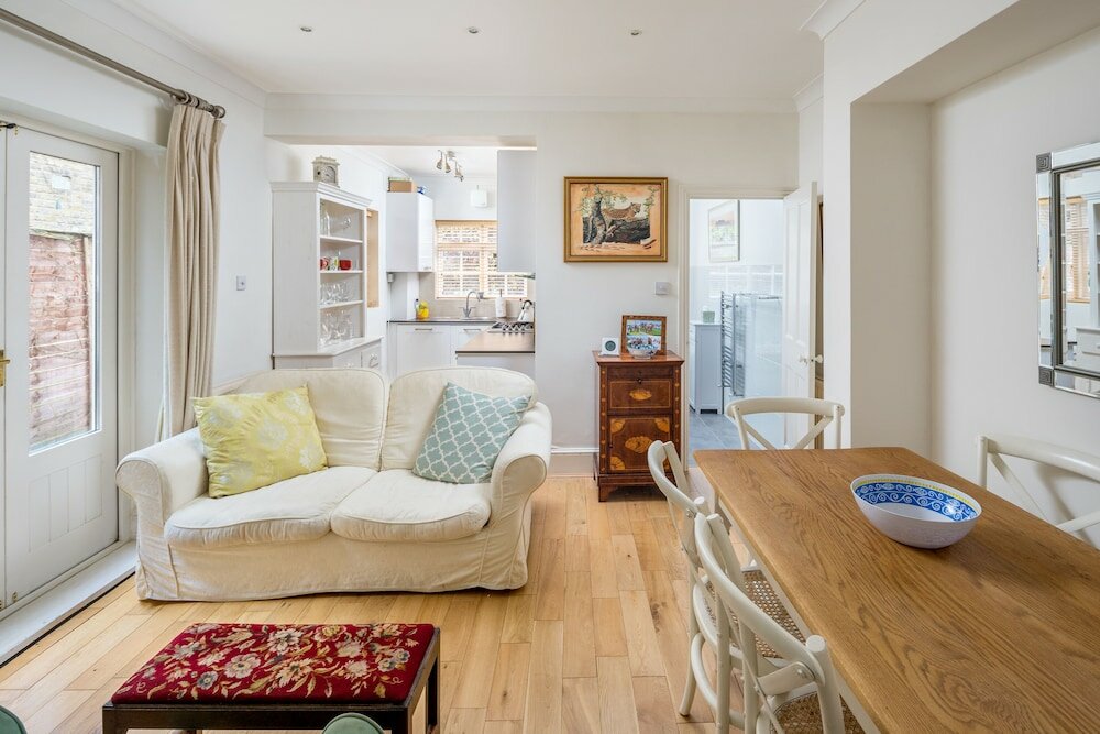 Фото Altido Homely 2 Bed Riverside Flat with Patio in Hammersmith