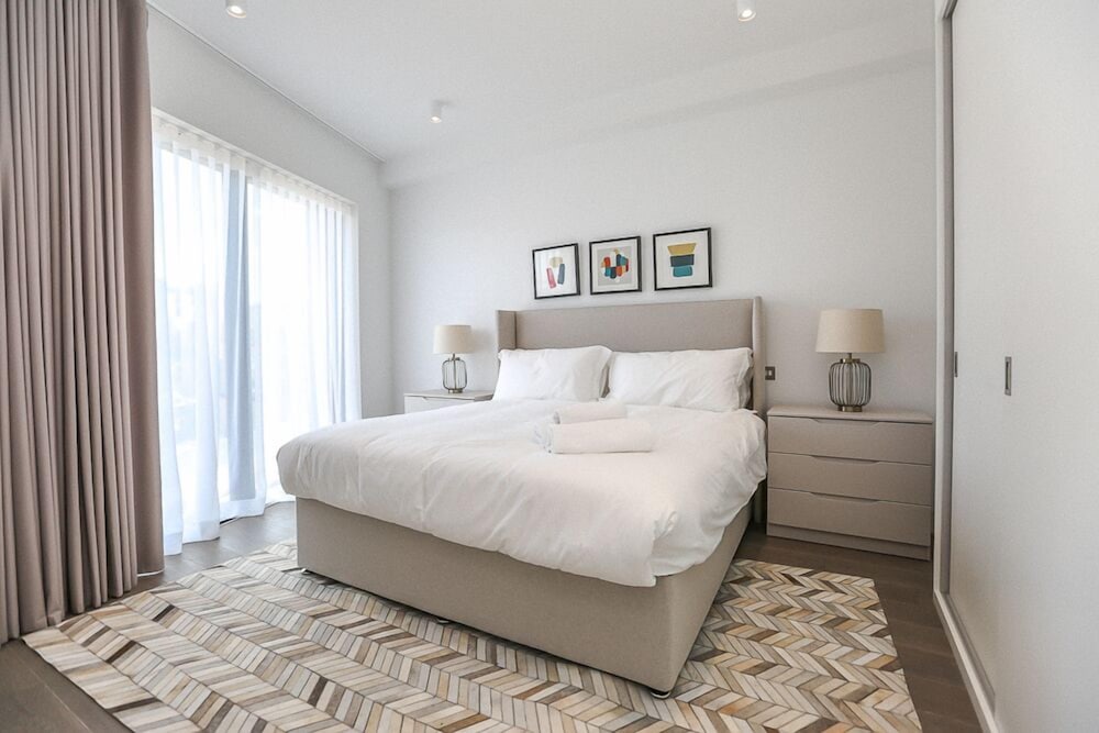 Фото King John Court Apartments