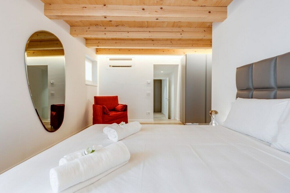 Фото Luxury & Charming Piazzetta San Giorgio Apartments