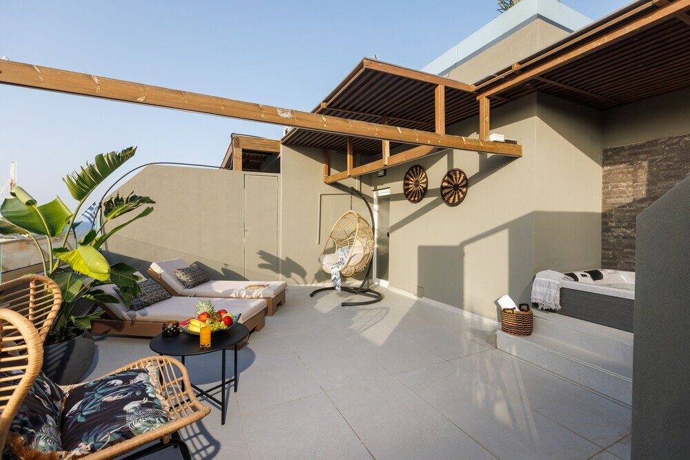 Фото Hersonissos Beach Front Suites