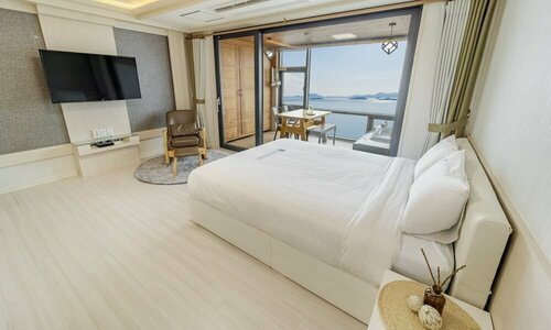 Гостиница Yeosu Sunset Hostel and Pension