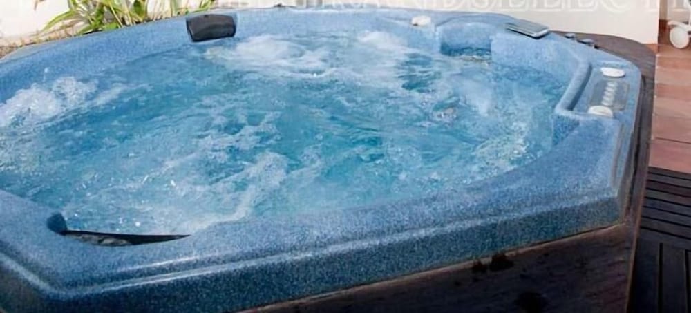 Фото Apartamentos Guadalpin Boutique